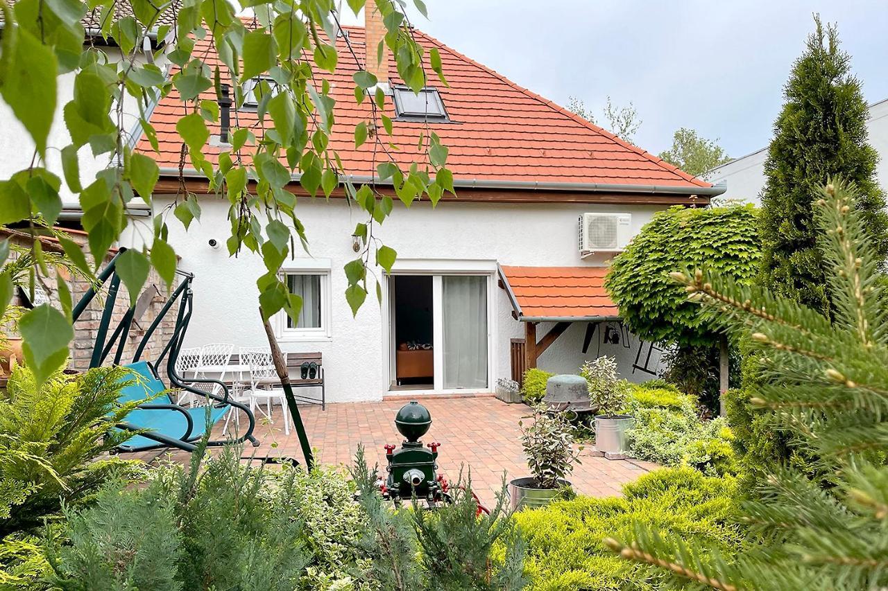 Full Garden House At Heroes Square Guest house