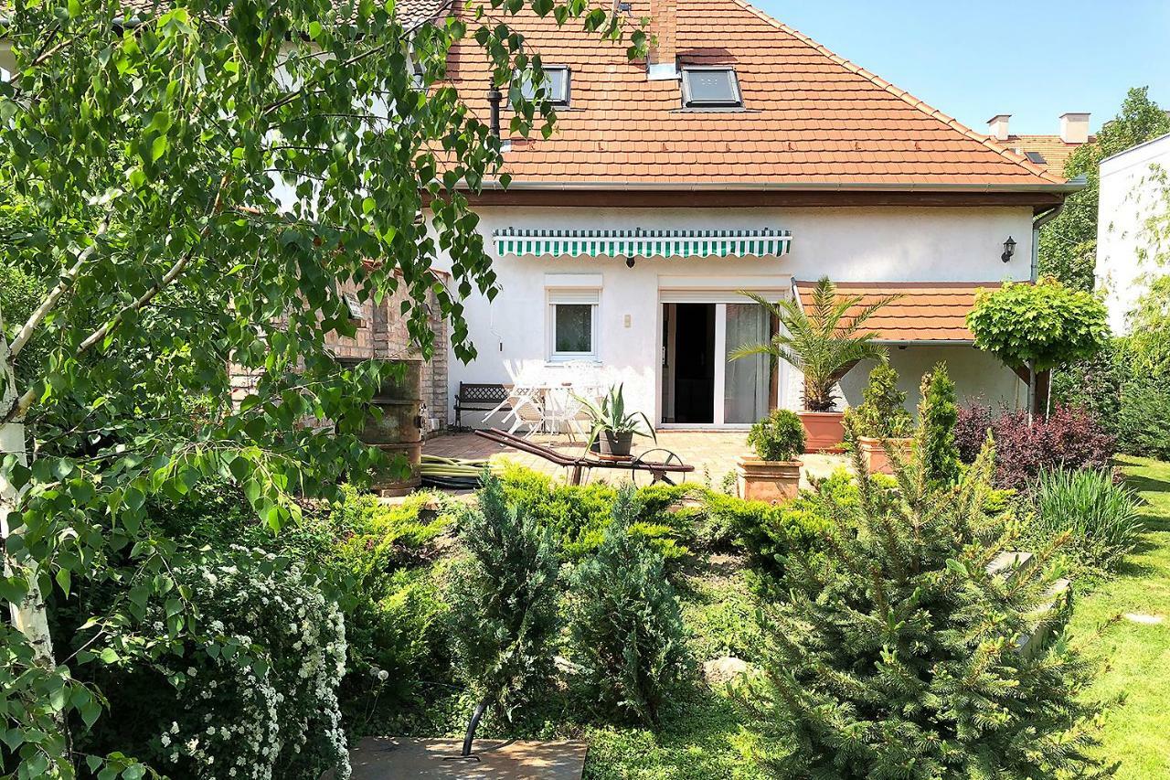 Full Garden House At Heroes Square Guest house